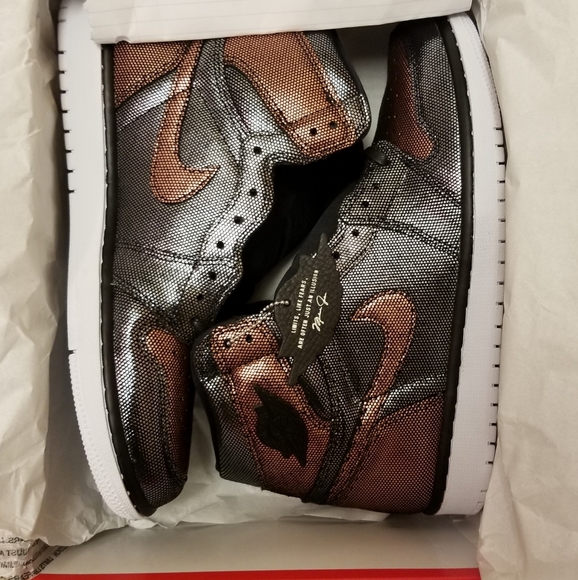 Jordan Retro 1 OG "Fearless" SIZE 9 MENS/10.5 WMNS - Picture 2 of 5